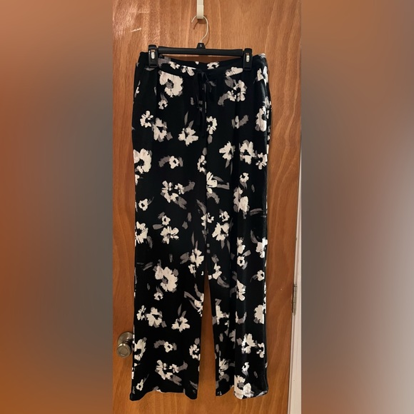 Simply Vera Wang Black Floral PJs/Loungwear Set Size Large - Picture 2 of 3